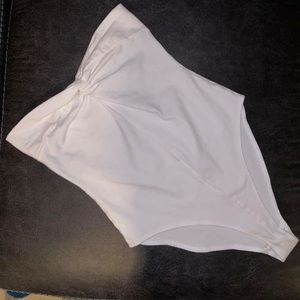 ⚪️ White body suit ⚪️